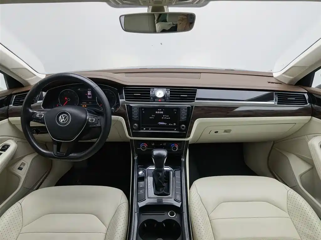 Volkswagen Phideon 2016 380TSI 2WD Prestige Edition фото 5