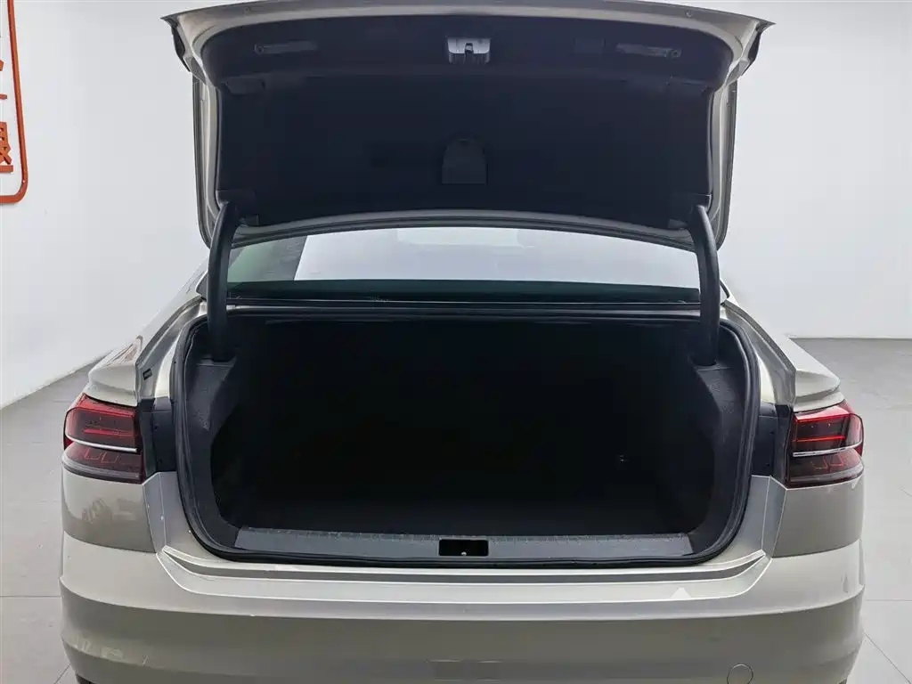Volkswagen Phideon 2016 380TSI 2WD Prestige Edition фото 16
