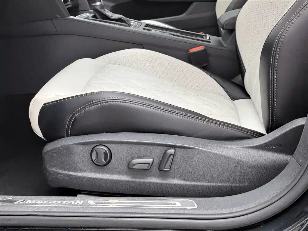Volkswagen Magotan 2018 330TSI DSG Luxury фото 20