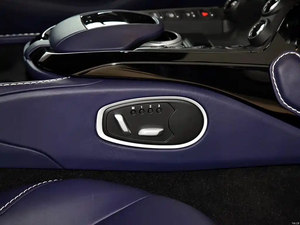 Aston Martin V8 Vantage 2020 2020 4.0T V8 Coupe