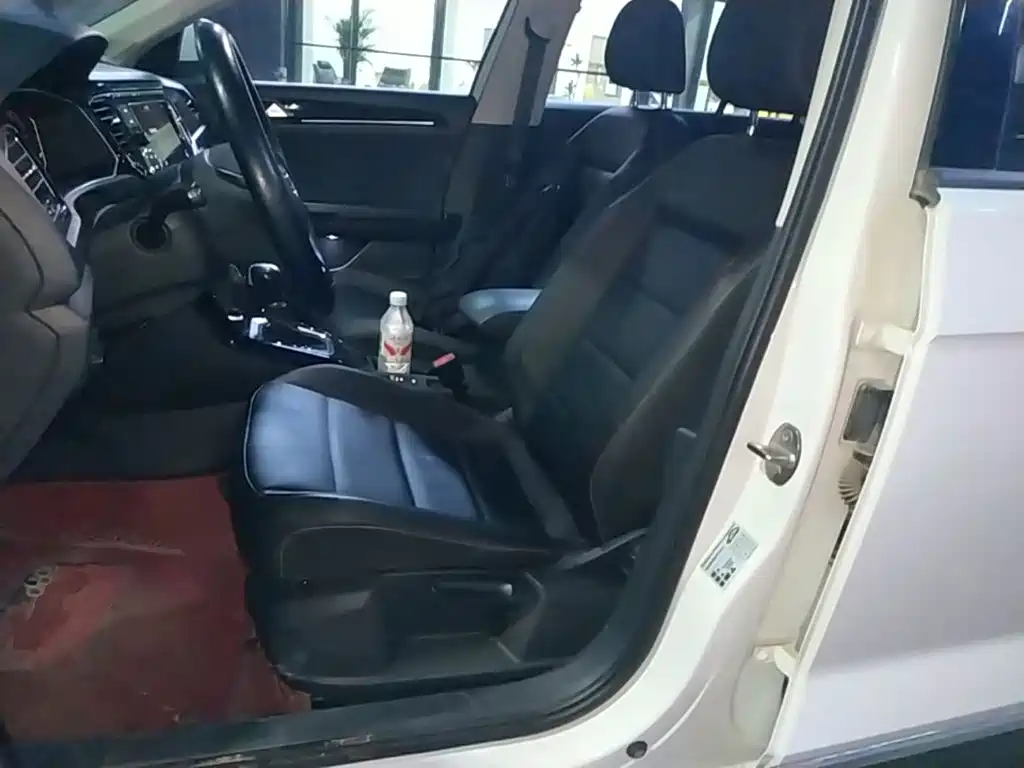 Volkswagen T-Roc, миниатюра 11