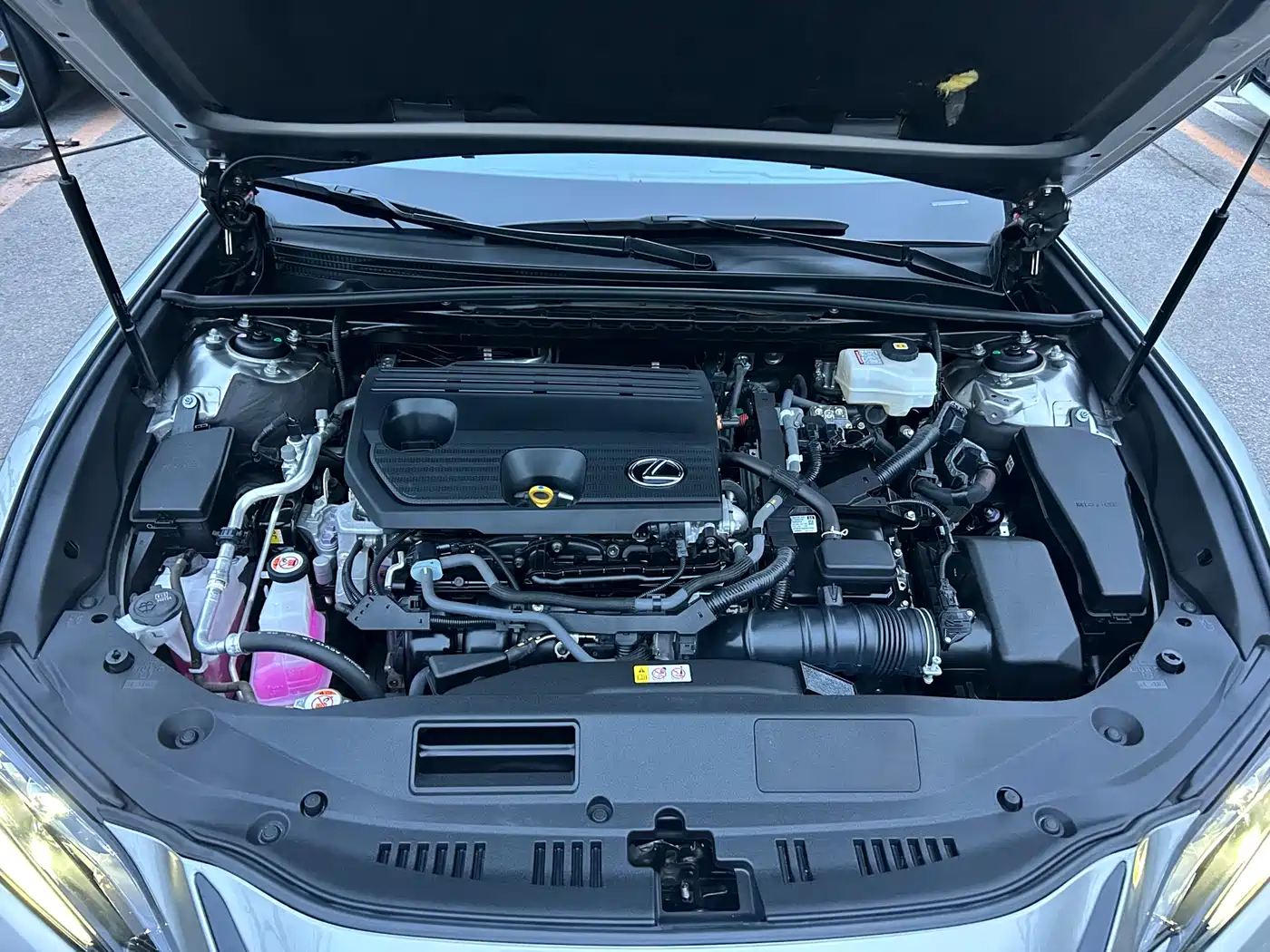 Lexus ES 2022 300h Ultimate Edition фото 16