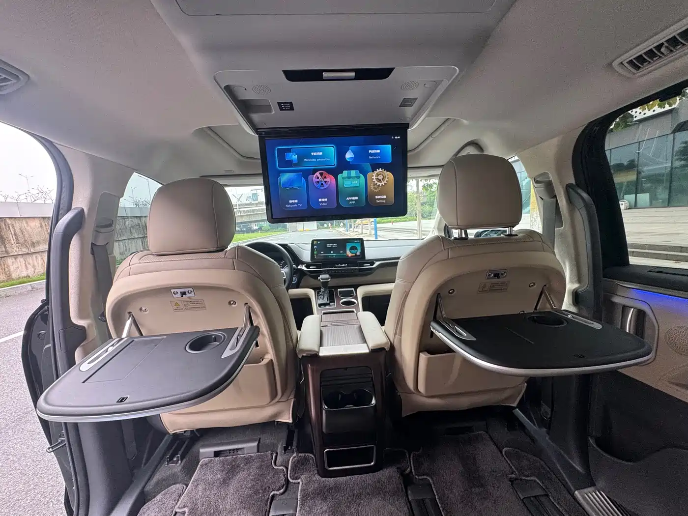 Toyota Granvia 2023 2.5L Hybrid Comfort Edition фото 16