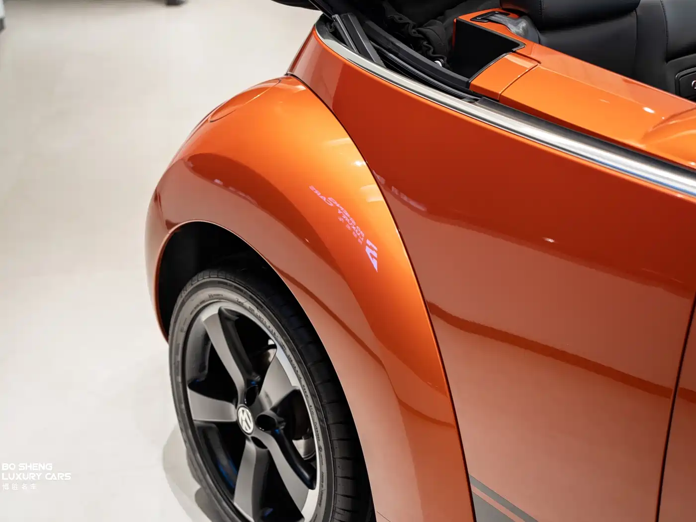 Volkswagen Beetle 2010 Model 2.0 BlackOrange Convertible Luxury Edition фото 34