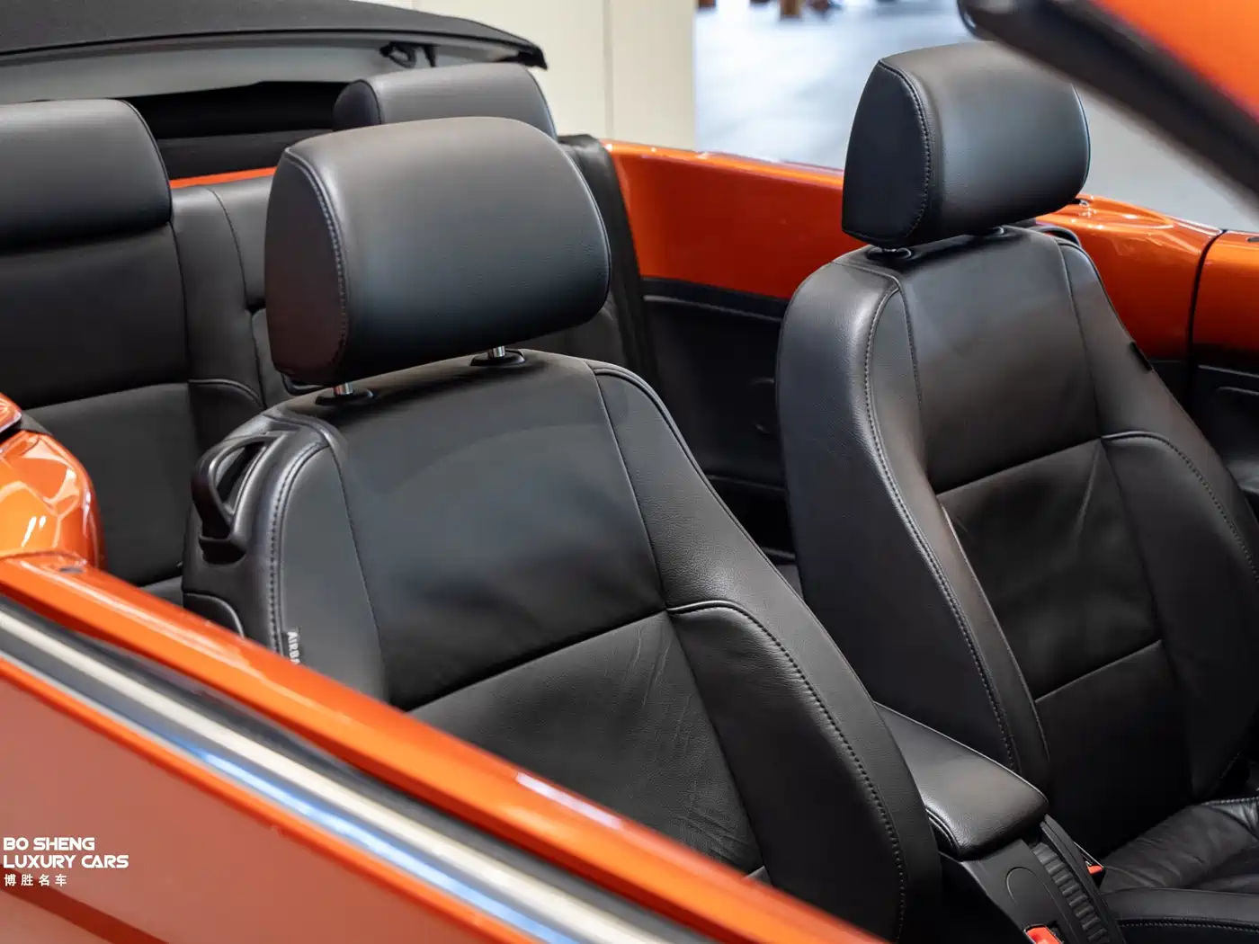Volkswagen Beetle 2010 Model 2.0 BlackOrange Convertible Luxury Edition фото 19