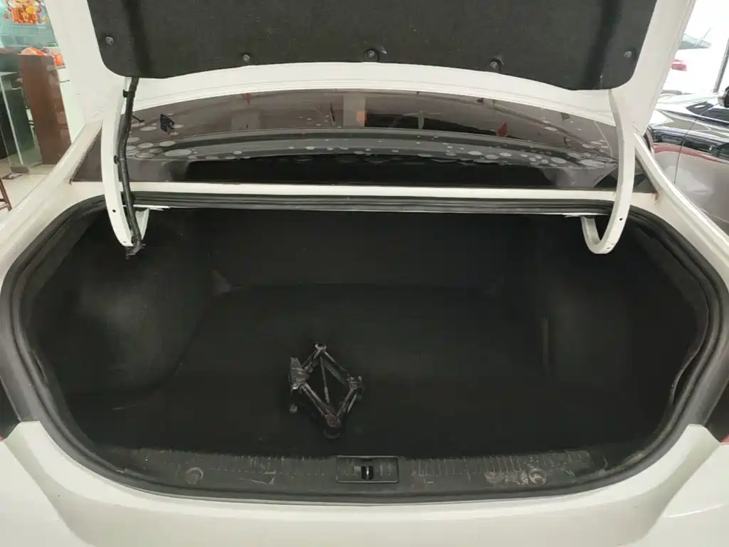 Фото 19 - Roewe i6