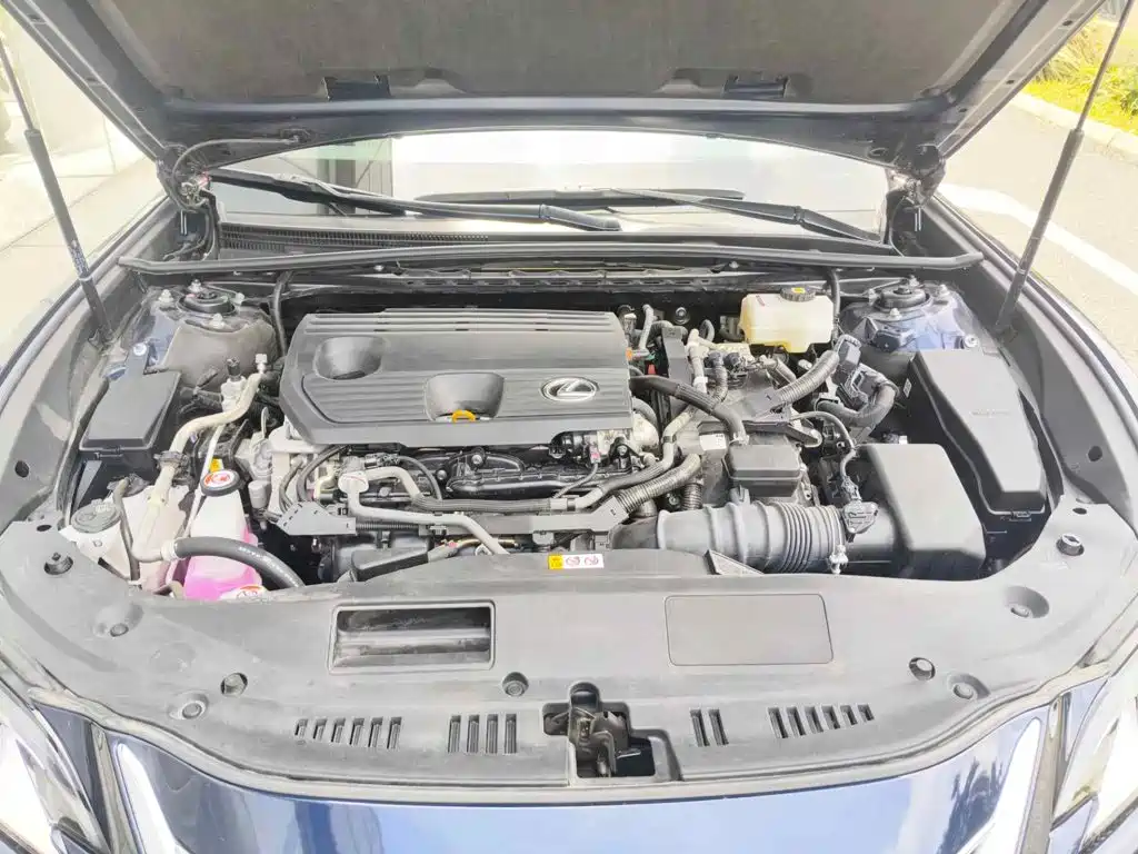 Фото 3 - Lexus ES
