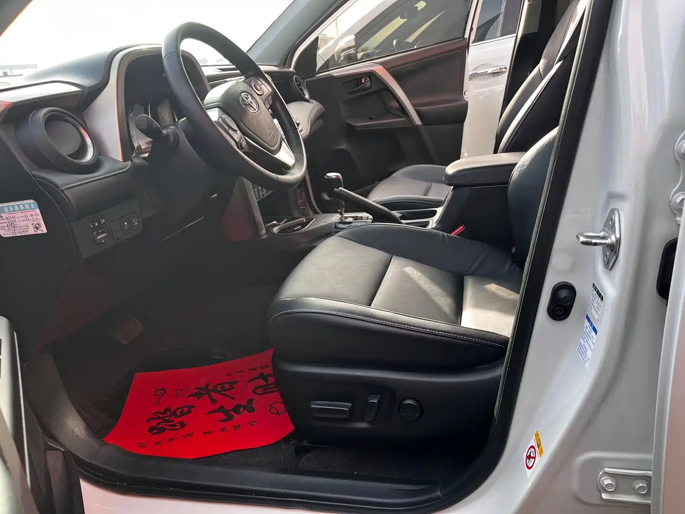 Фото 2 - Toyota RAV4