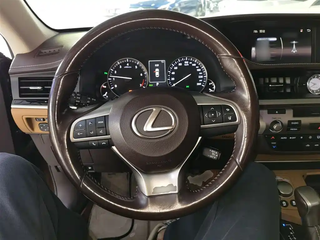 Lexus ES 2015 200 Elite Edition фото 3