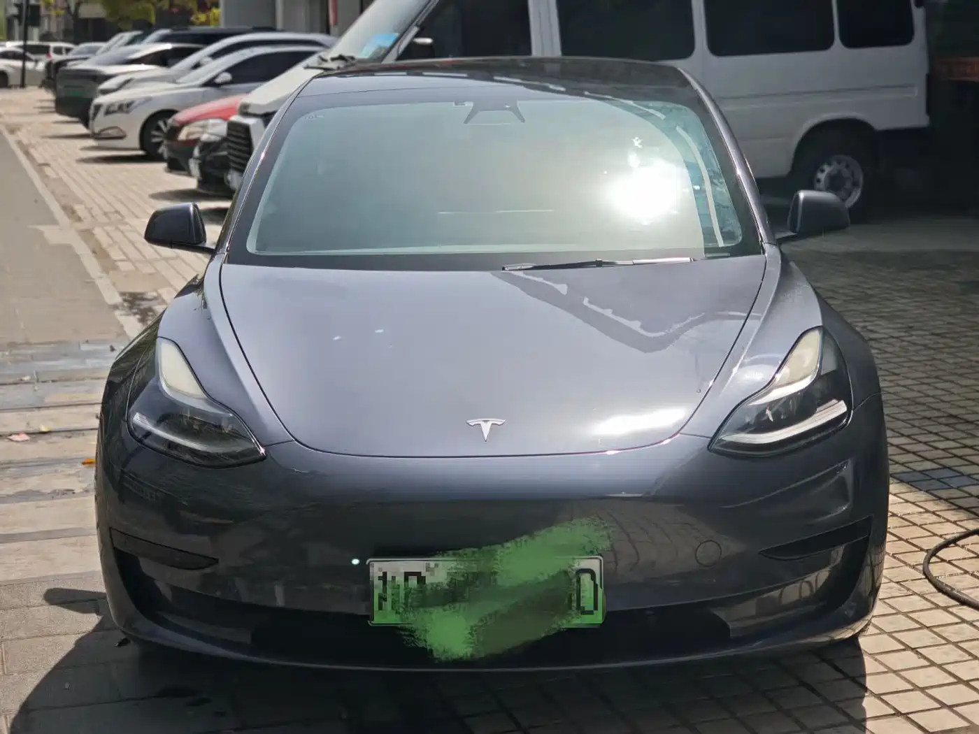 TESLA MODEL 3