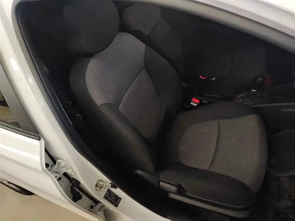 Hyundai Verna 2020 1.4L Manual GL Renewal Edition фото 25