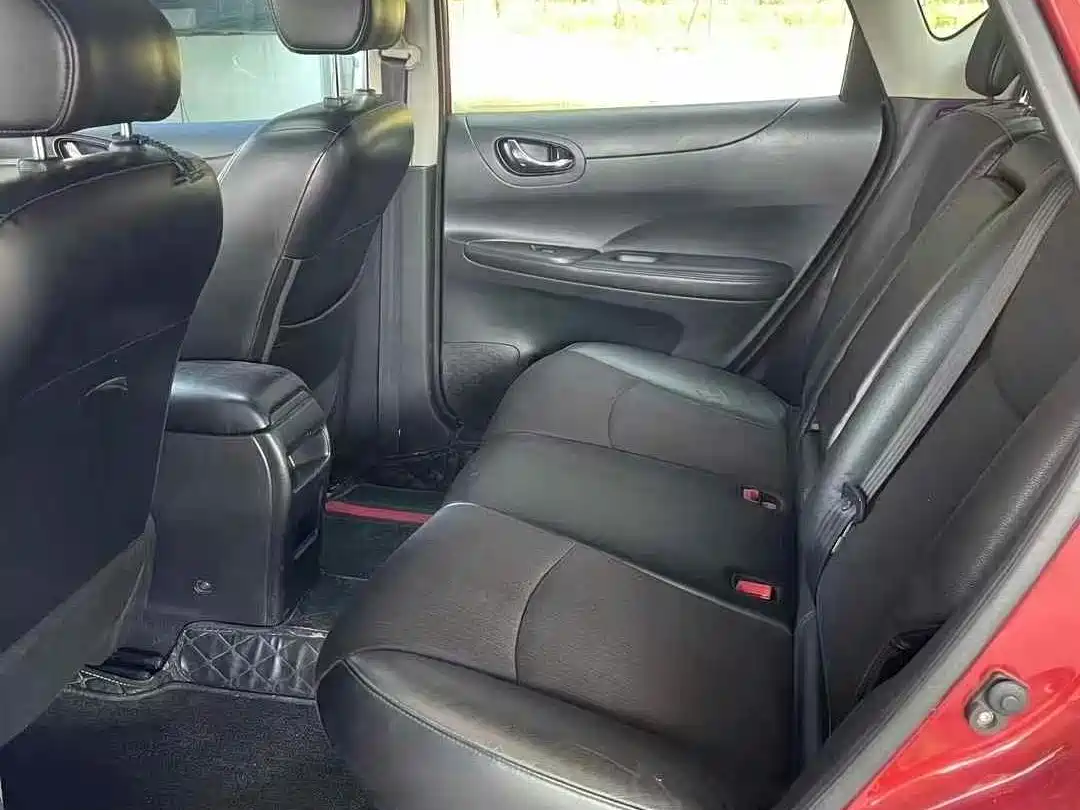 Photo 6 - Nissan Tiida
