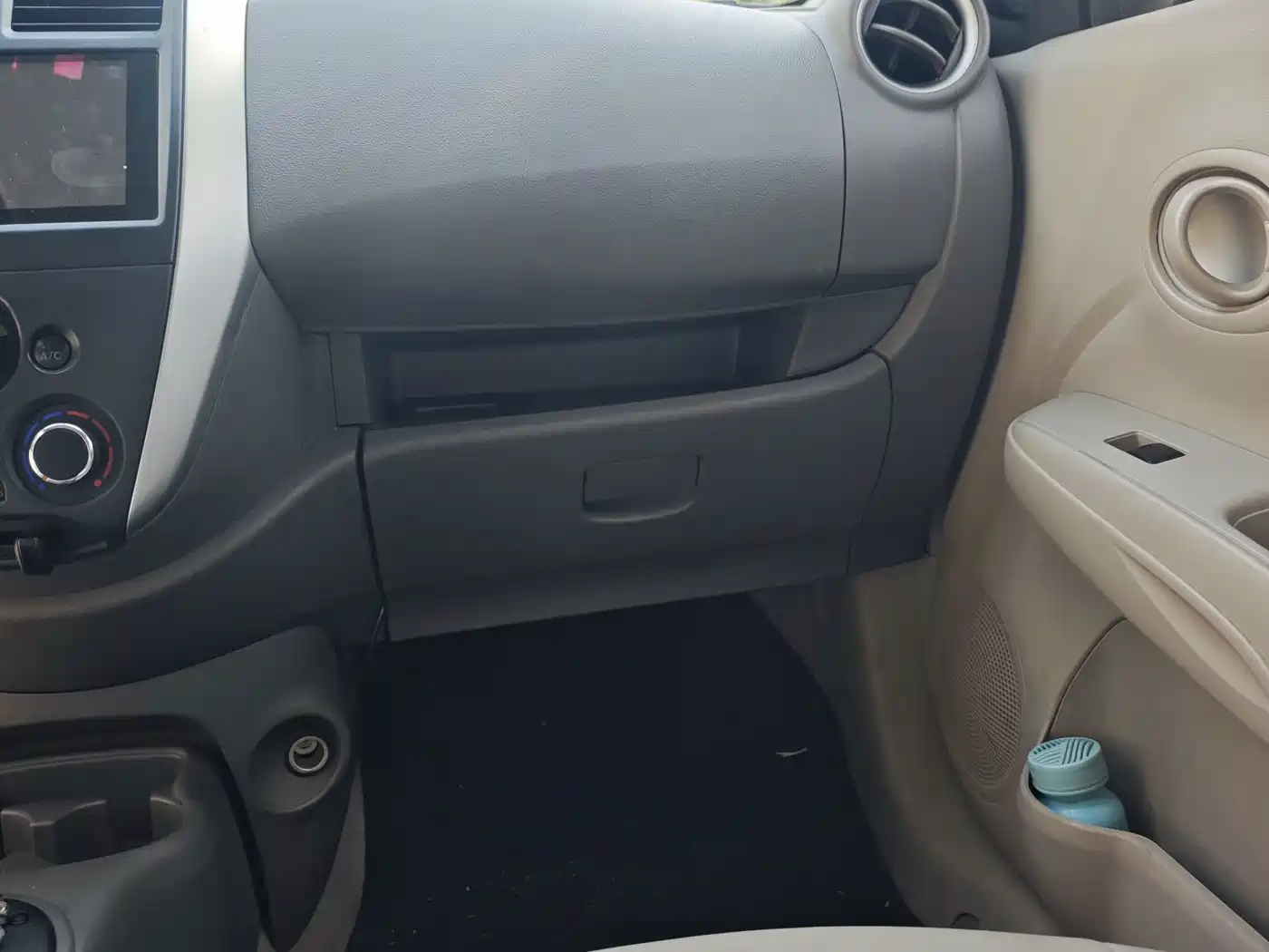 Photo 12 - Nissan Sunny
