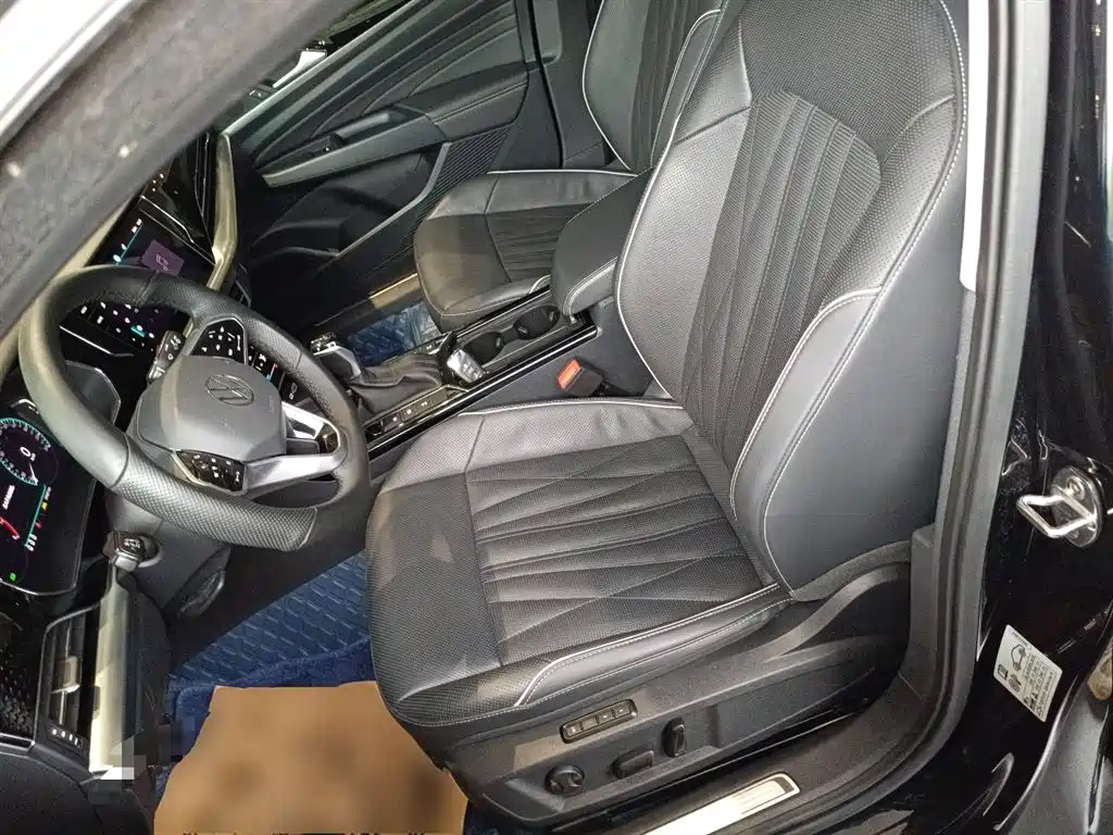 Volkswagen Passat 2023 330TSI Starlight Luxury Edition фото 11