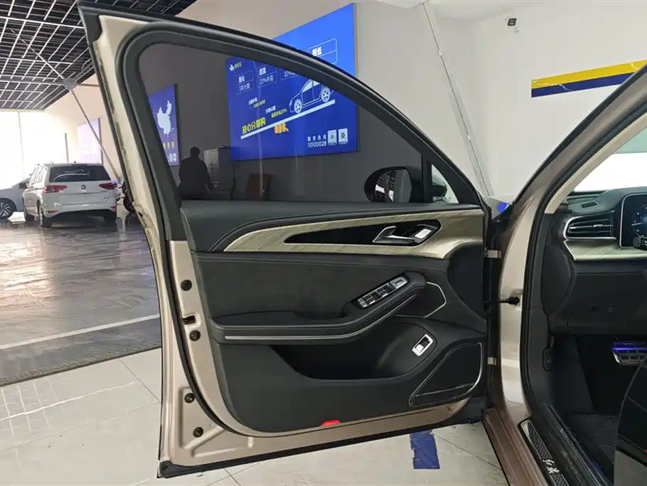 Hongqi H9 2020 2.0T Smart Connection Qi Chang Edition фото 7
