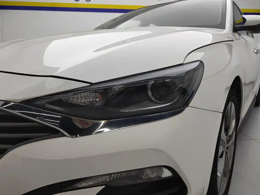Hyundai Fista 2019 240TGDi Sport Edition China VI фото 5