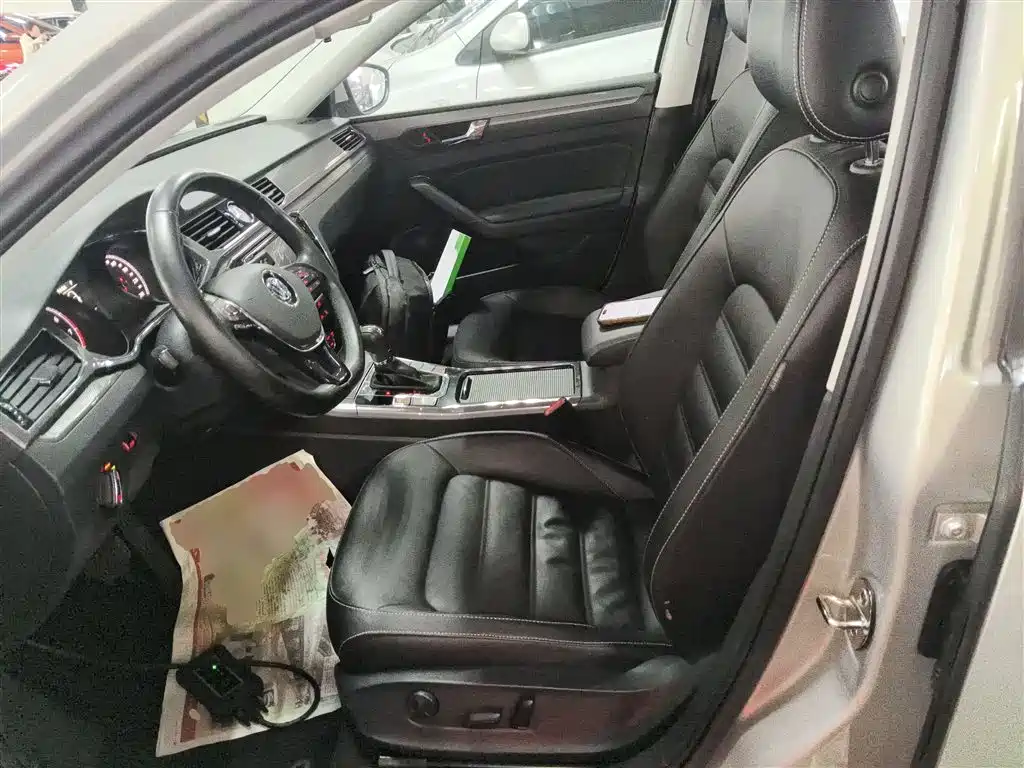 Volkswagen Passat 2016 330TSI DSG Honor Edition фото 11