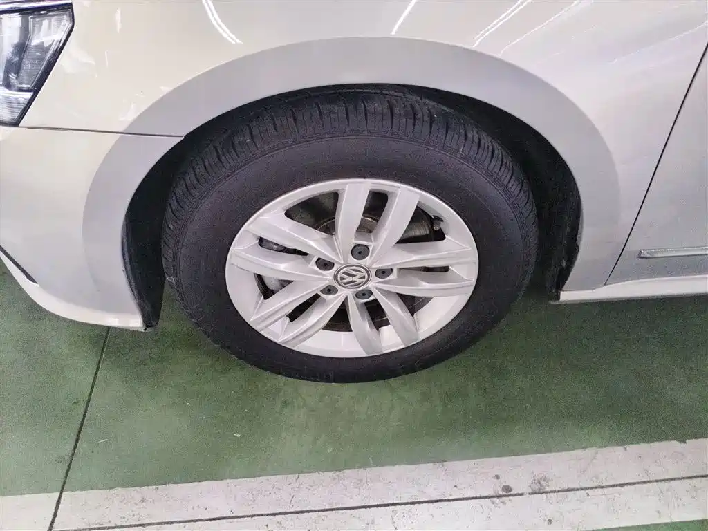 Volkswagen Passat 2016 330TSI DSG Honor Edition фото 25