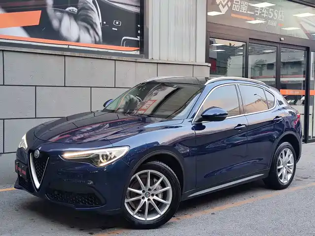  Alfa Romeo Stelvio 2017 2.0T 200HP Luxury Edition
