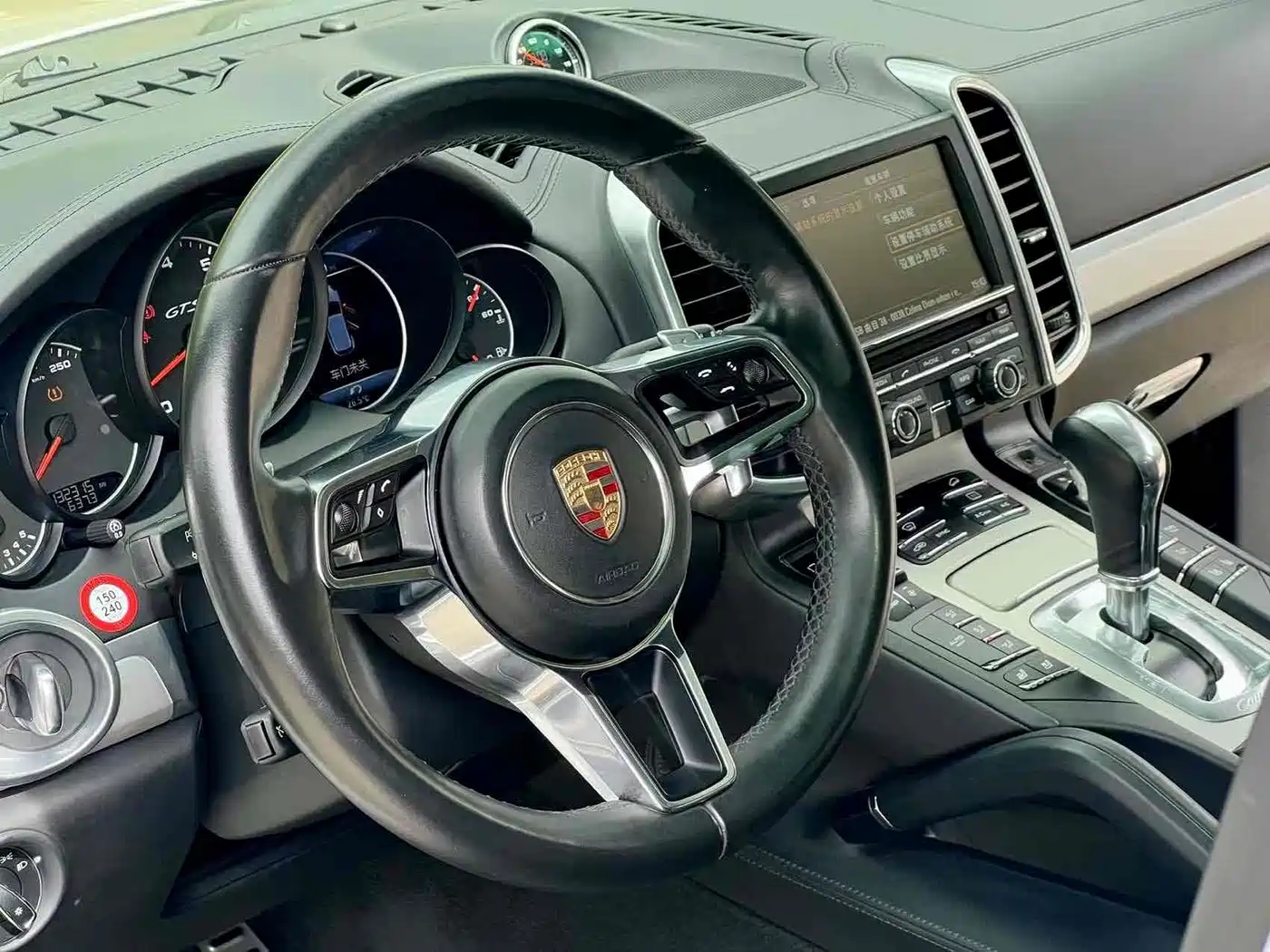 Porsche Cayenne 2015 Cayenne GTS 3.6T фото 16