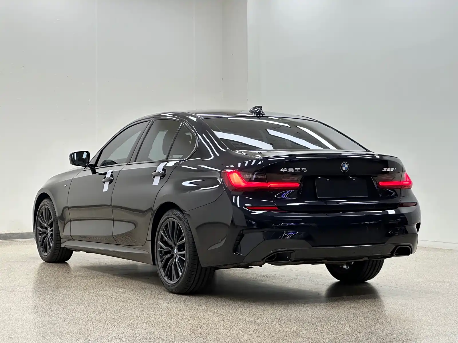Photo 9 - BMW 3 Series