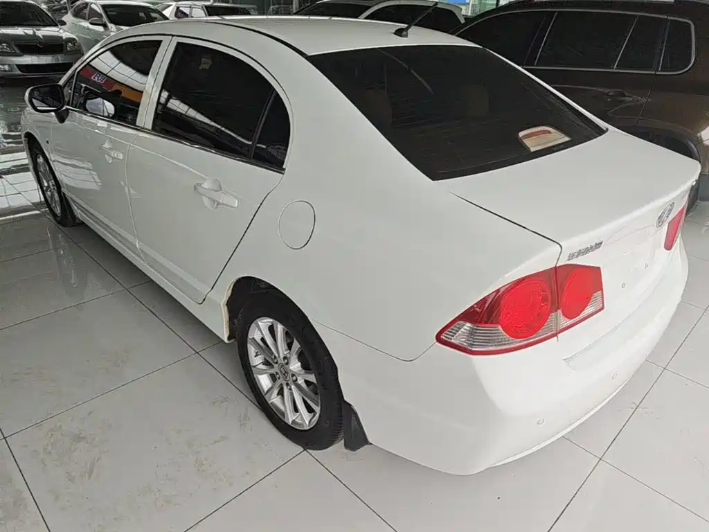 CIIMO CIIMO 2015 2015 1.8L Automatic Comfort Edition