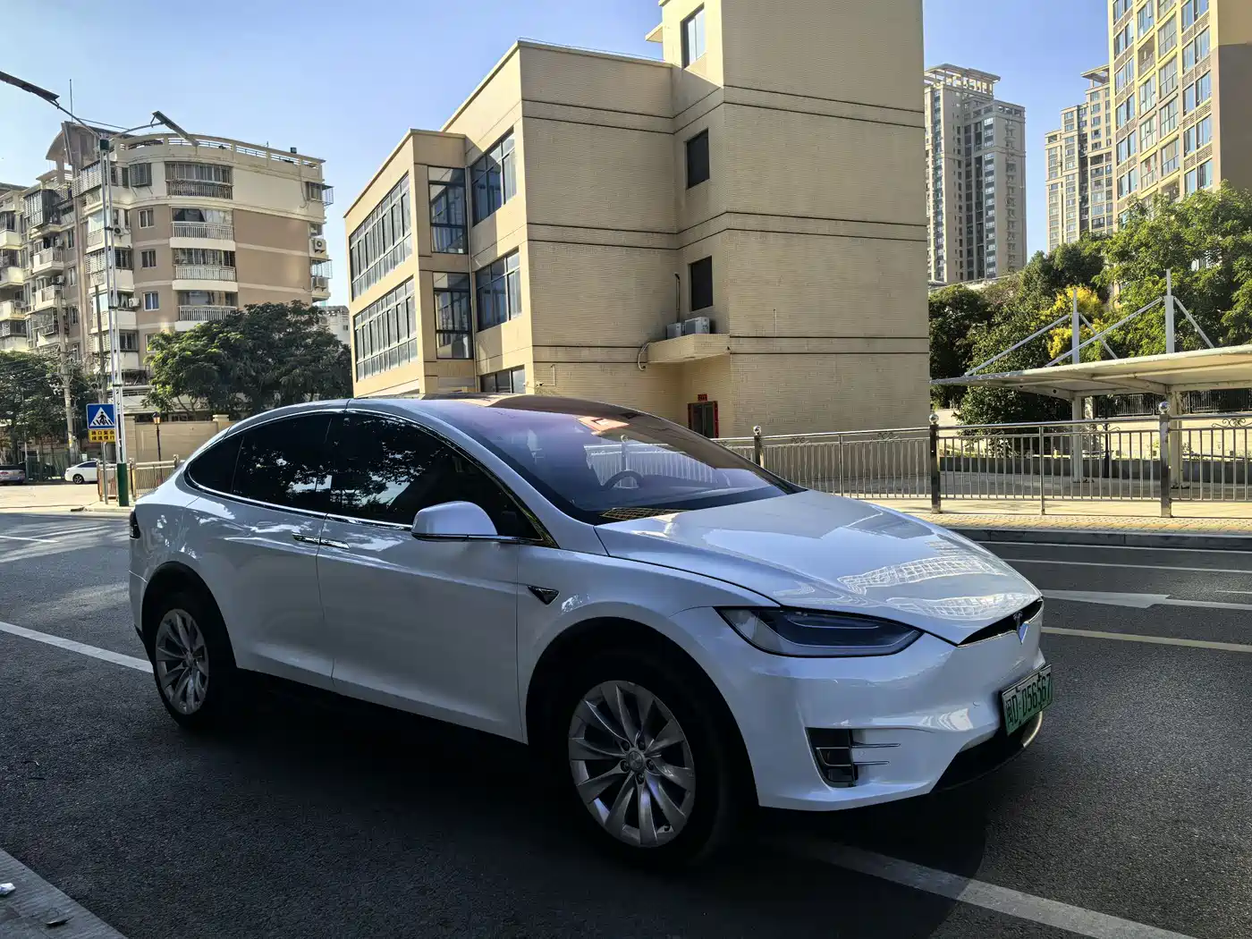 TESLA MODEL X