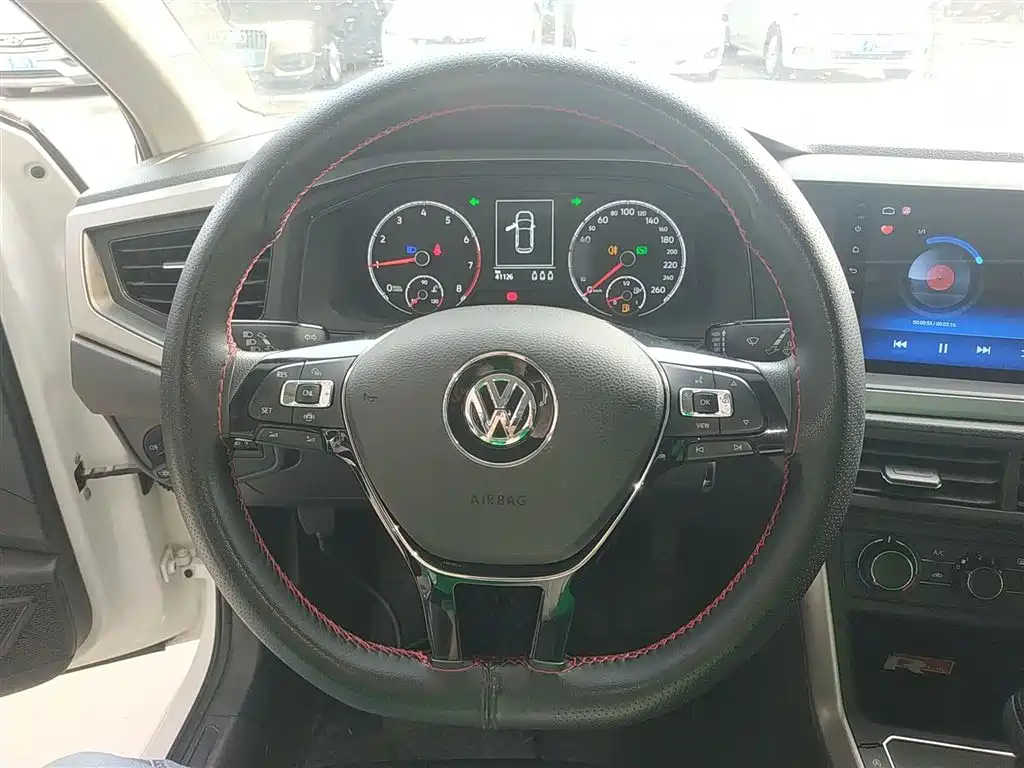 Volkswagen Polo 2019 Plus 1.5L Automatic Panorama Enjoyment Edition фото 11