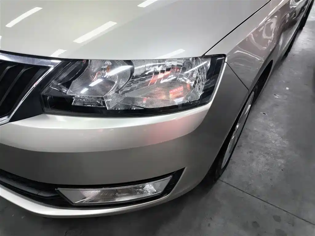 Škoda Rapid 2013 1.6L Automatic Smart Selection фото 24