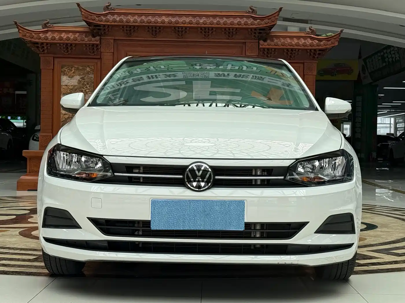 VOLKSWAGEN POLO