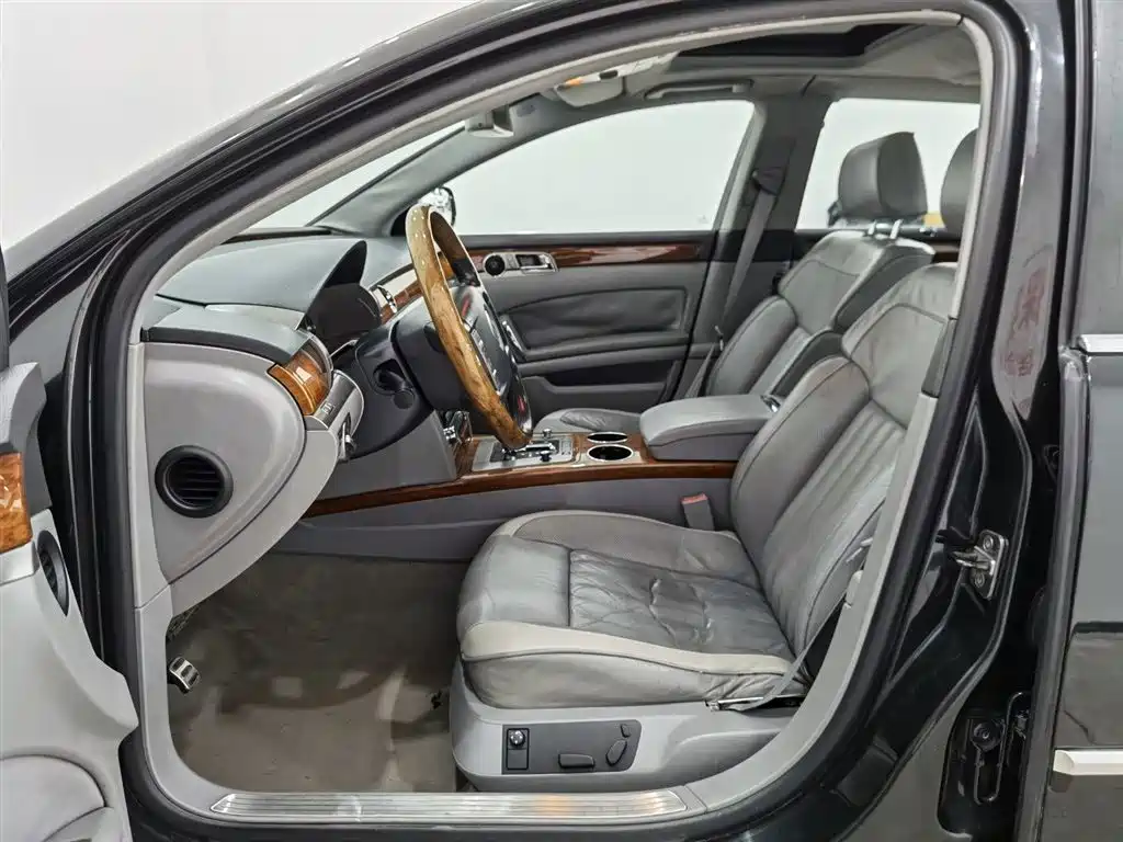 Volkswagen Phaeton 2009 Model 3.6L V6 5-seat Extended Comfort фото 10
