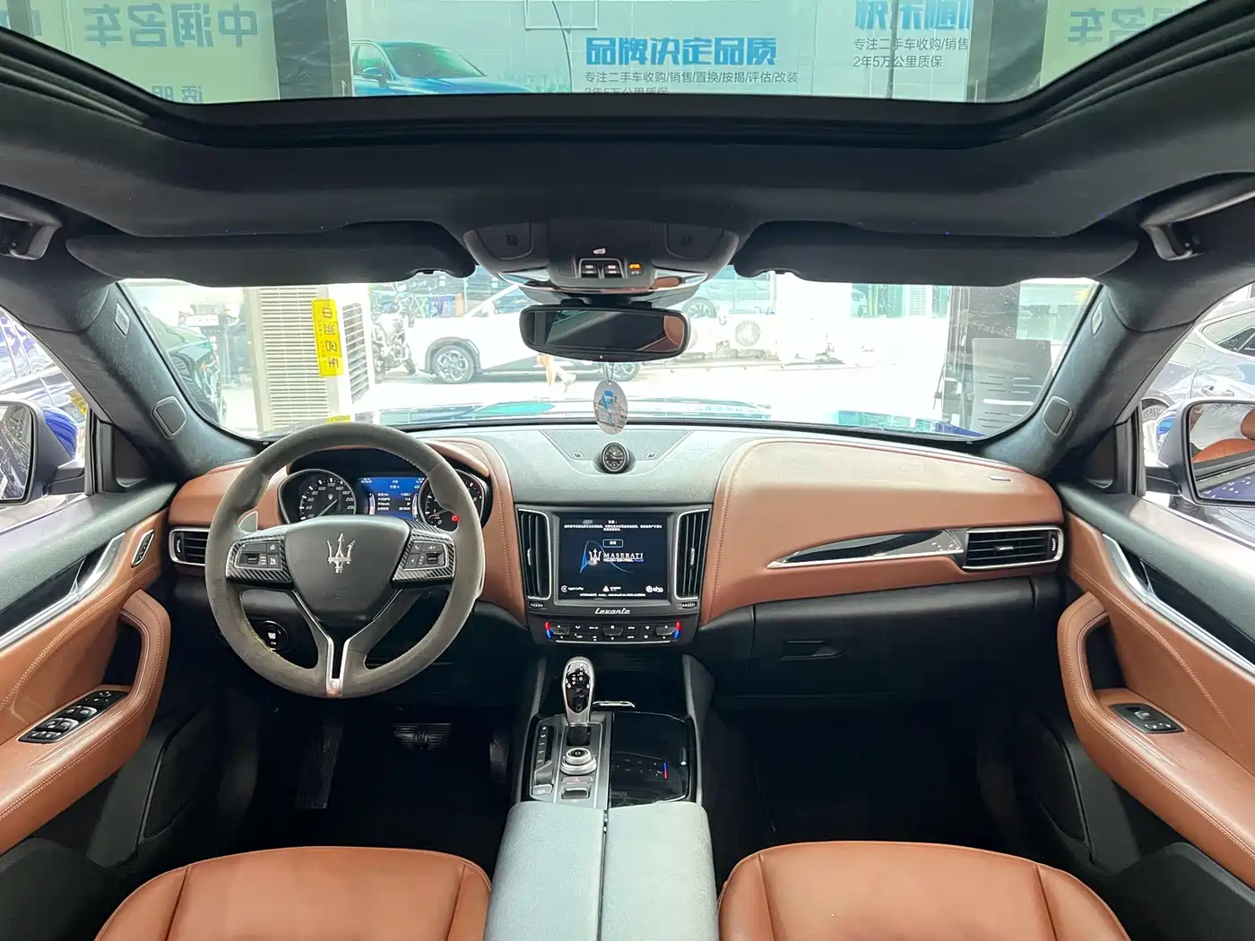Photo 11 - Maserati Levante