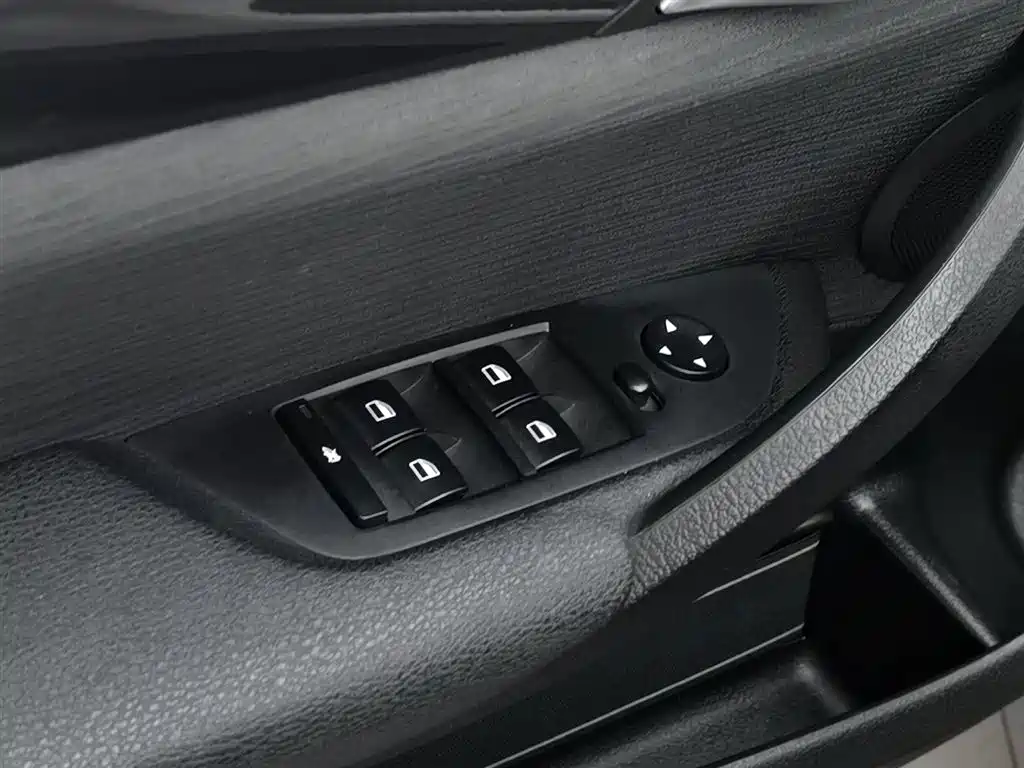BMW X1 2015 Model sDrive18i Fashion Advanced Edition фото 9