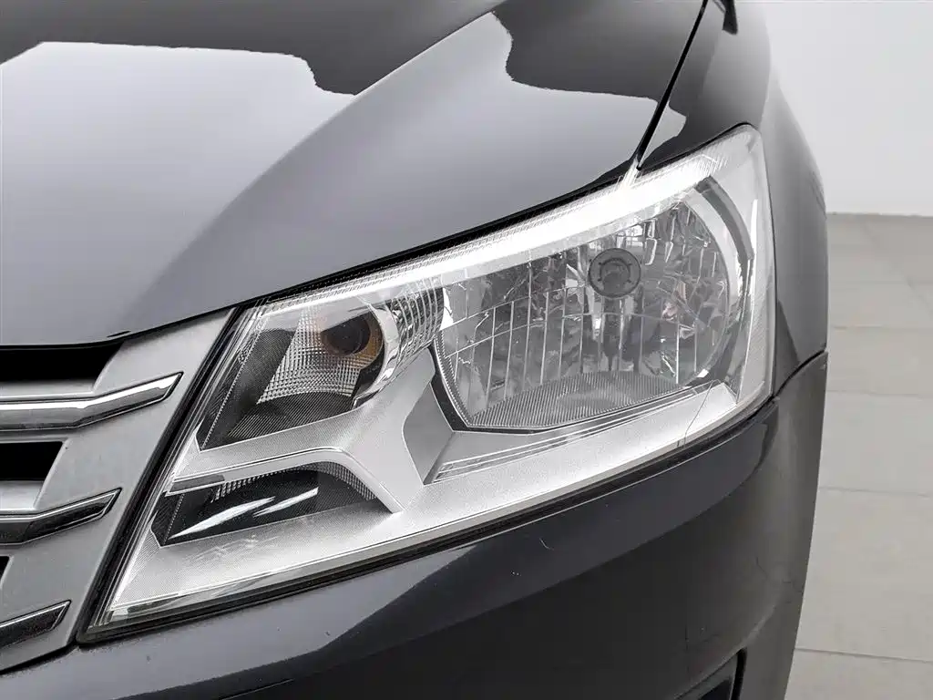 Volkswagen Santana 2015 1.6L Manual Comfort Edition фото 7