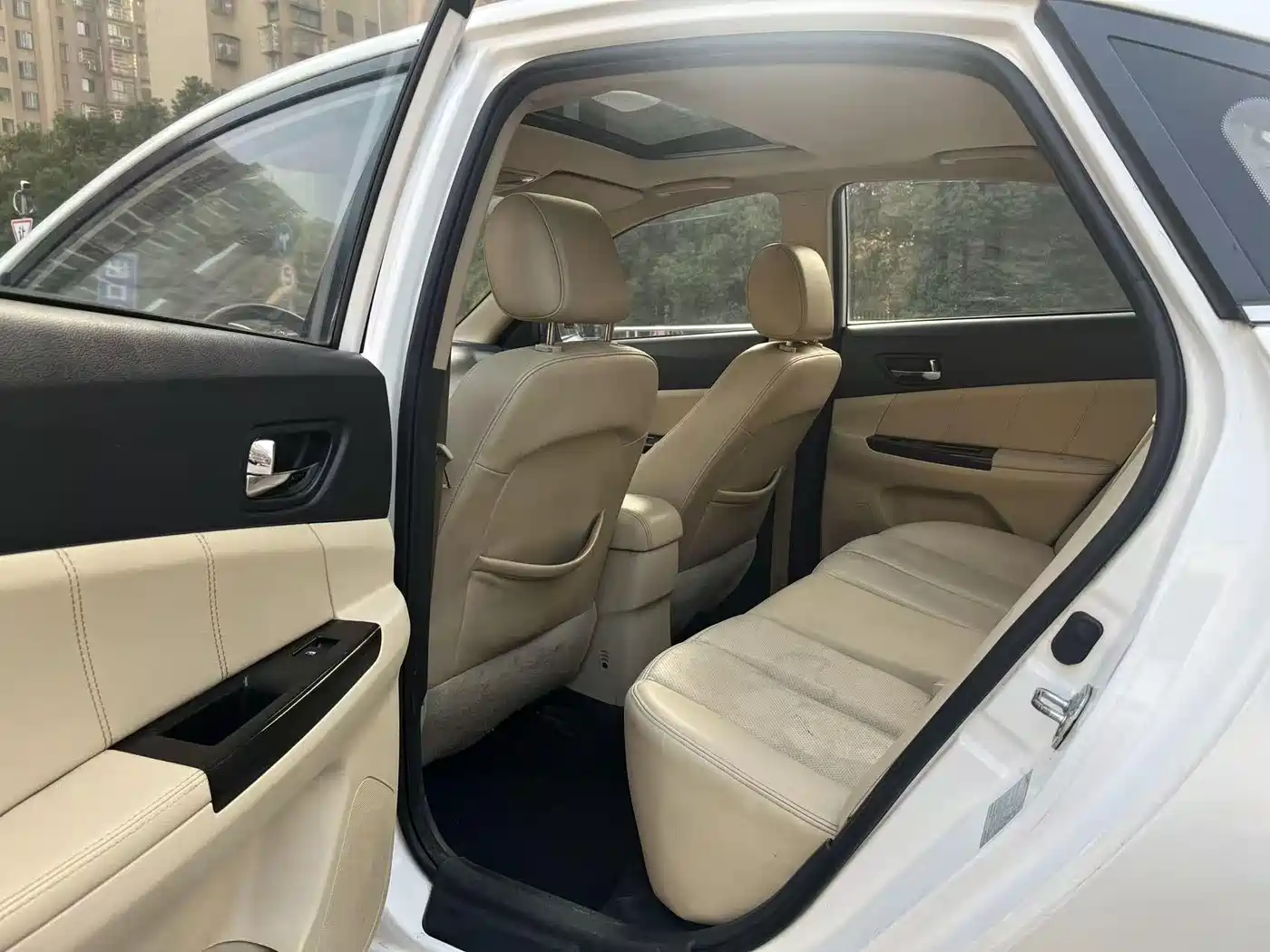 Photo 10 - Changan Eado