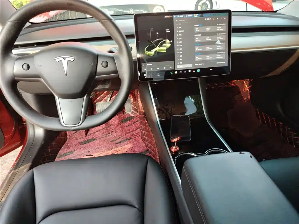 TESLA MODEL 3