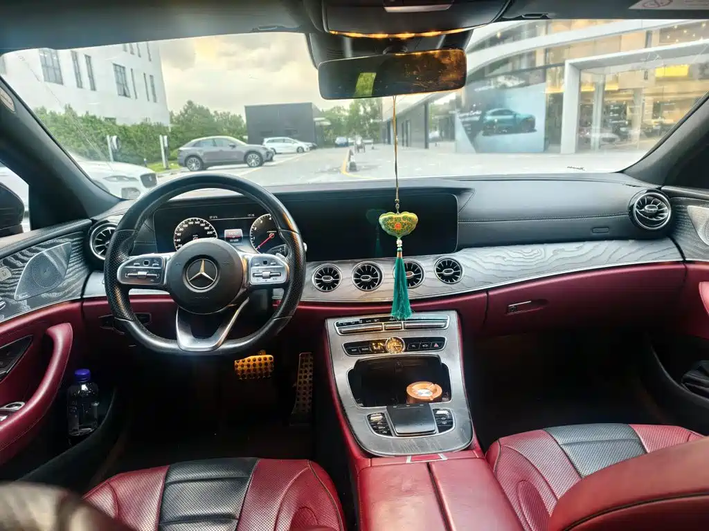 Photo 3 - Mercedes-Benz CLS