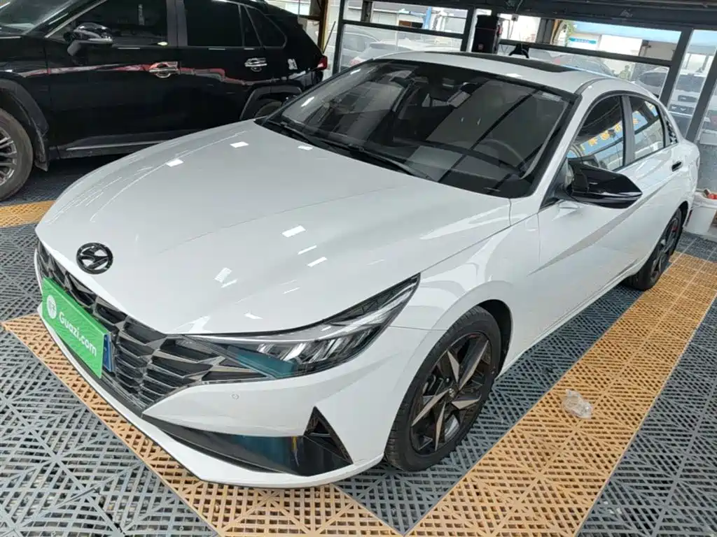 Hyundai Elantra 2022 1.5L CVT LUX Premium Edition