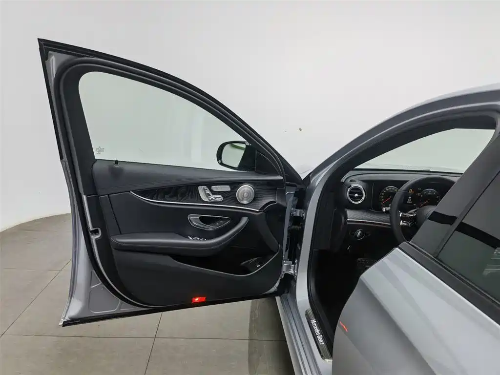 MERCEDES-BENZ E-CLASS (IMPORTED)
