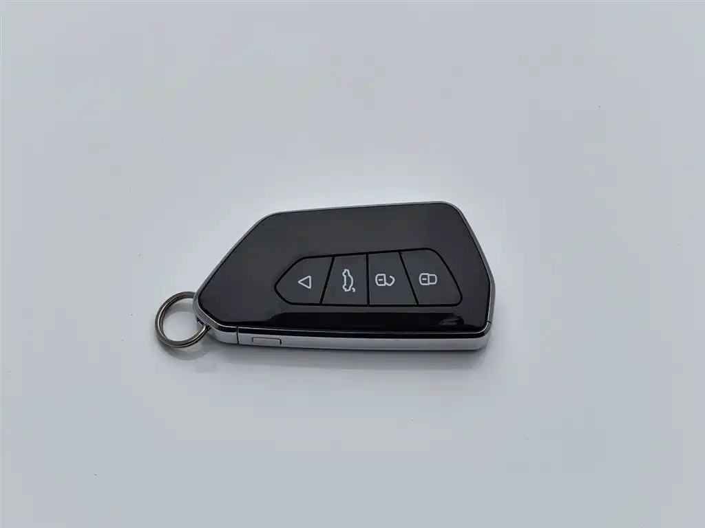 Hyundai Elantra 2022 1.5L CVT LUX Premium Edition фото 19