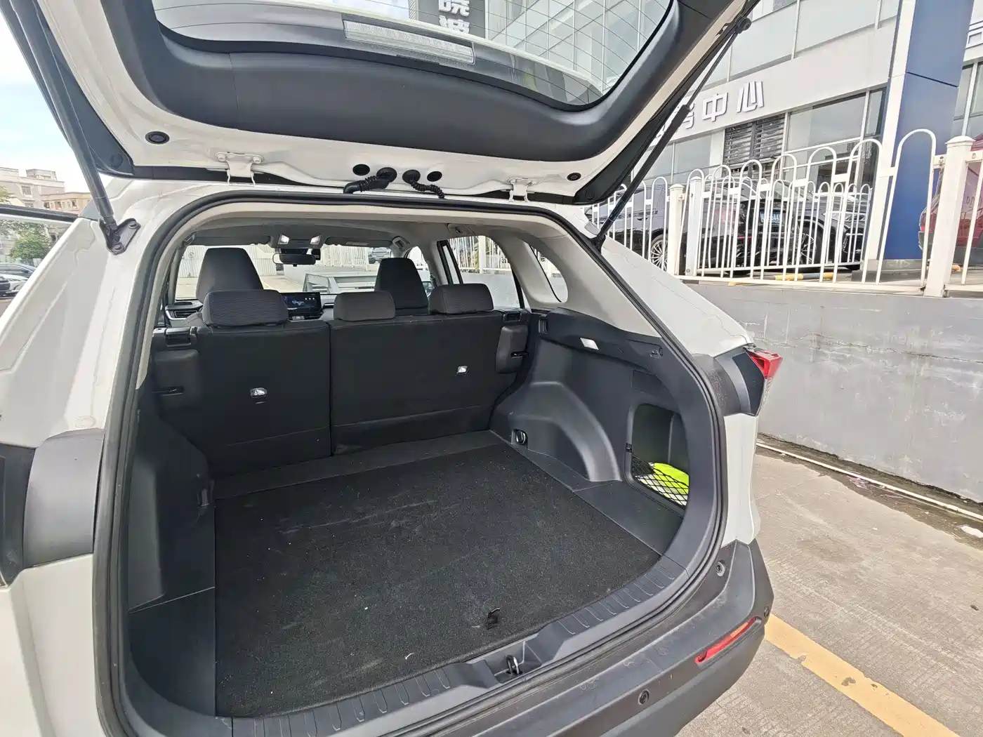 Photo 16 - Toyota RAV4 Rongfang
