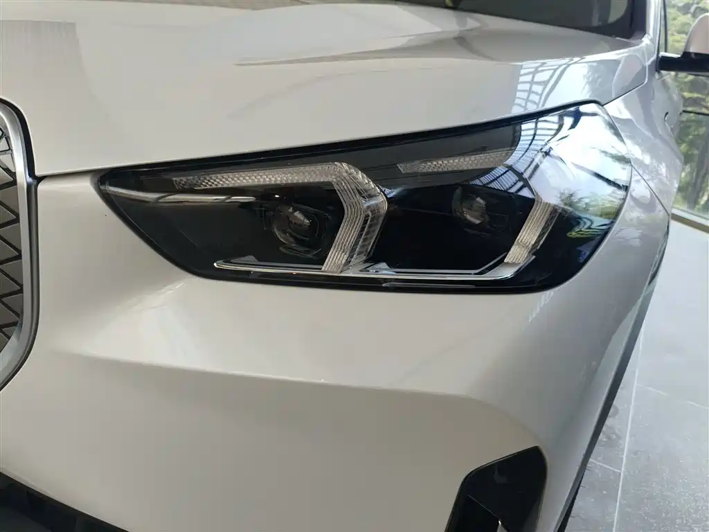 BMW iX1 2023 eDrive25L X Design Package фото 18
