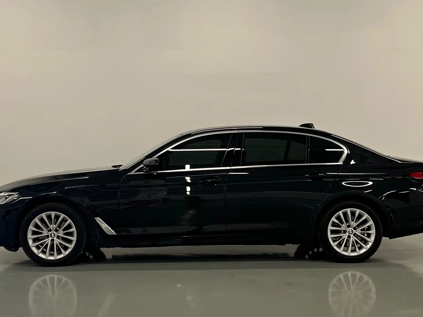 BMW 5 Series 2022 525Li Luxury Package фото 4