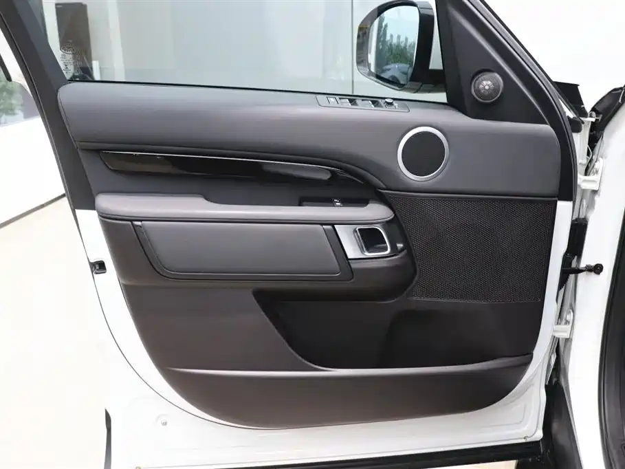 Land Rover Discovery 2018 3.0 SC V6 SE фото 10