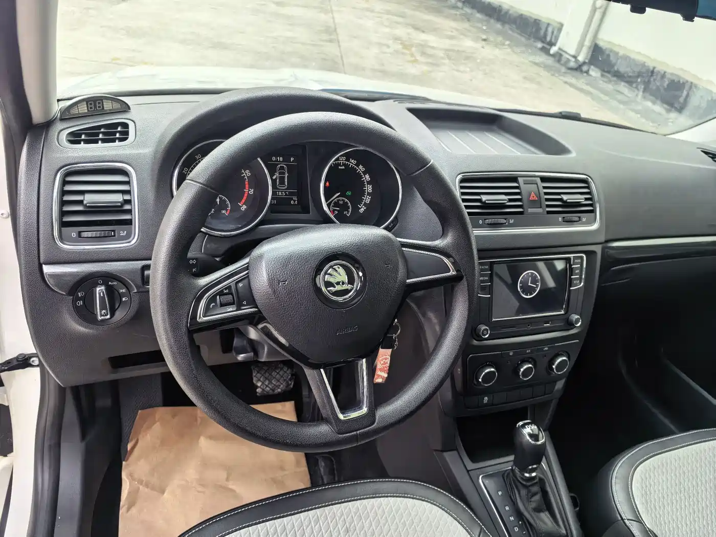Škoda Yeti 2017 TSI280 DSG Advance фото 10