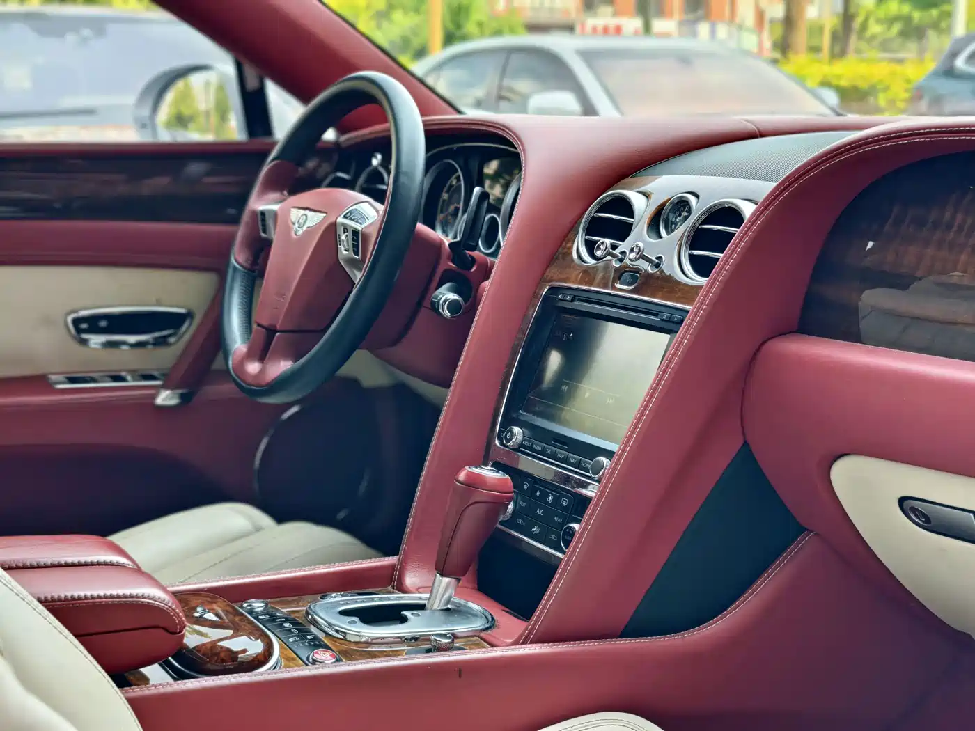 Фото 11 - Bentley Flying Spur