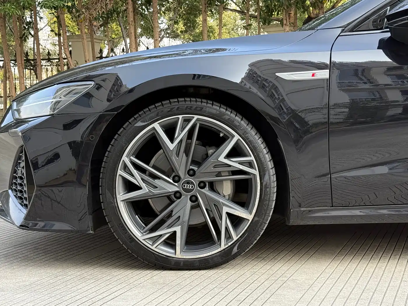 Audi A7L 2024 45 TFSI quattro Black Warrior Edition фото 16