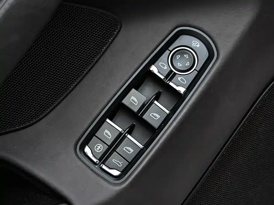 Porsche Panamera 2010 Porsche Panamera Turbo 4.8T фото 18