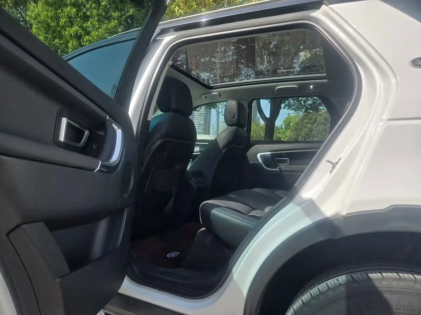 Land Rover Discovery Sport 2019 240PS SE Edition China V фото 9