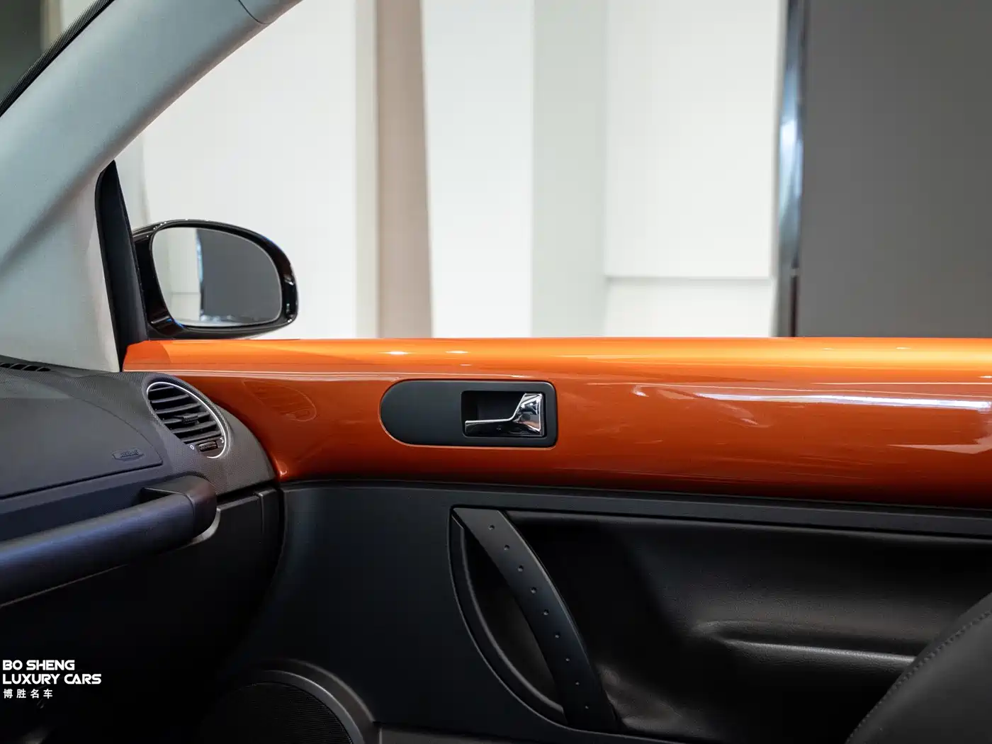 Volkswagen Beetle 2010 Model 2.0 BlackOrange Convertible Luxury Edition фото 32